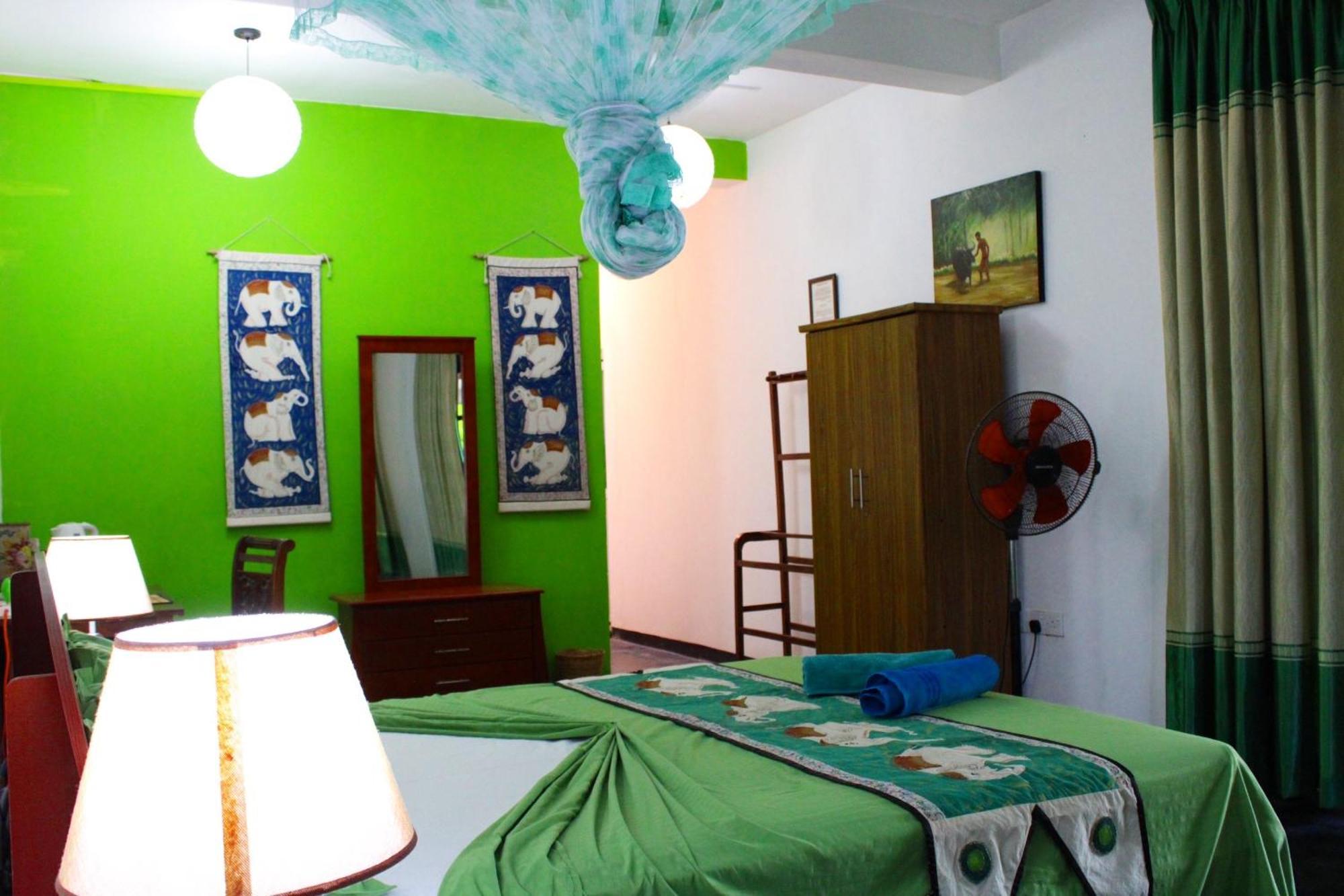 Raj Mahal Inn ワドゥワ エクステリア 写真