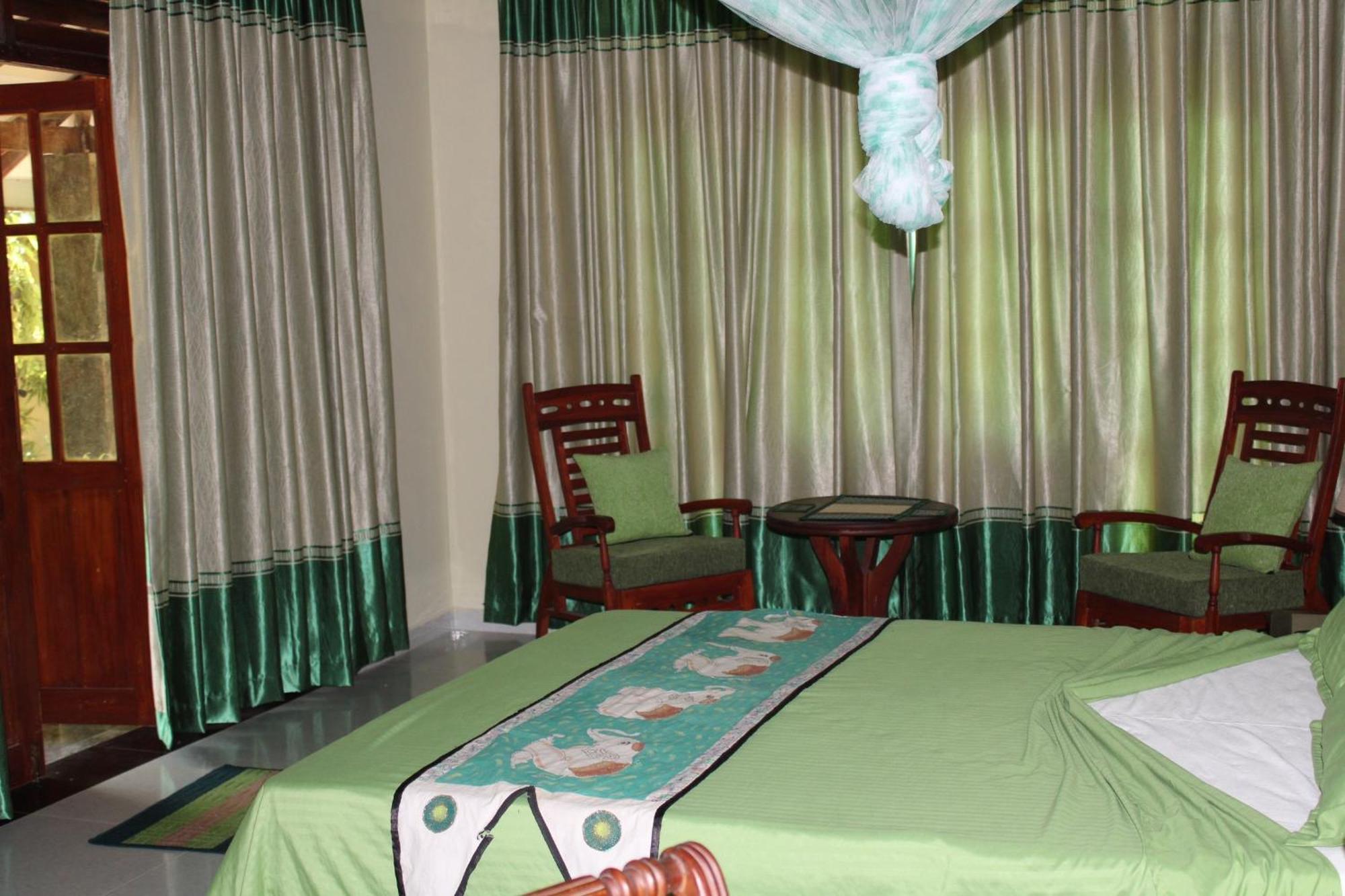 Raj Mahal Inn ワドゥワ エクステリア 写真