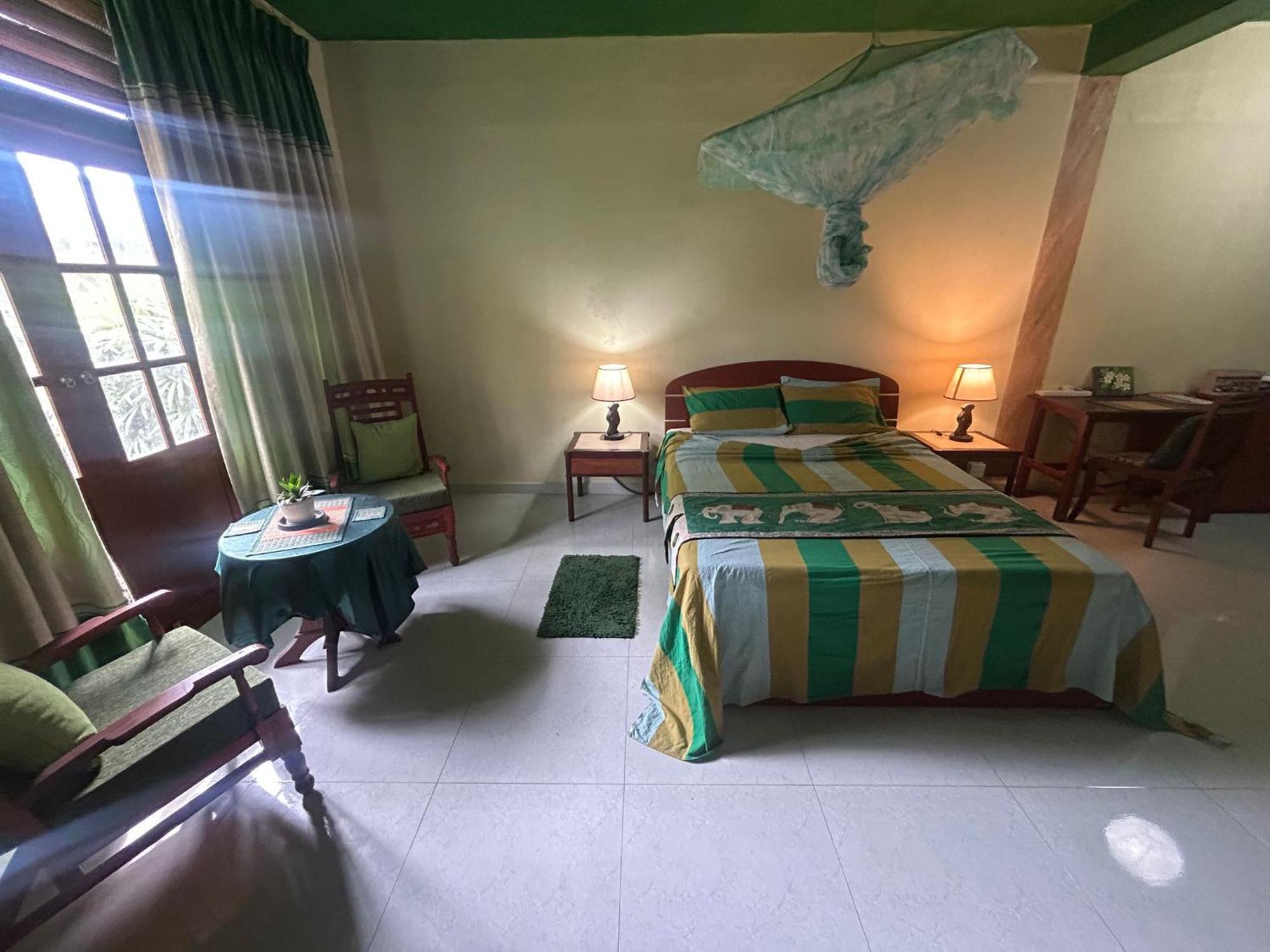 Raj Mahal Inn ワドゥワ エクステリア 写真
